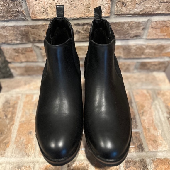 Softwalk Wildwood Black Leather Chelsea Boot - Picture 4 of 7